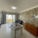 4 Pers. En Bord De Avec Balcon, Parking Et Animaux Admis A Saint-cyprien. - Fr-1-106-94 Lägenhet *