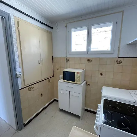 4 Pers. En Bord De Avec Balcon, Parking Et Animaux Admis A Saint-cyprien. - Fr-1-106-94 Apartment