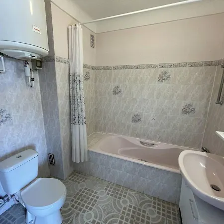 4 Pers. En Bord De Avec Balcon, Parking Et Animaux Admis A Saint-cyprien. - Fr-1-106-94 아파트 생시프리앙