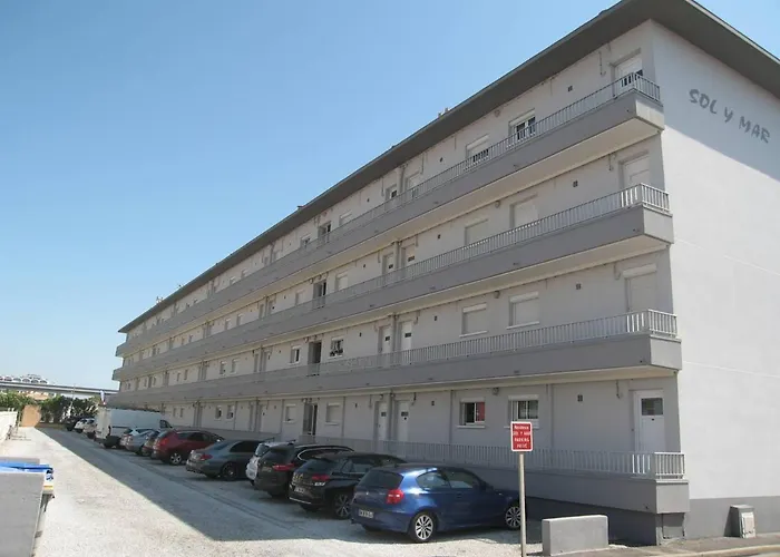 4 Pers. En Bord De Avec Balcon, Parking Et Animaux Admis A Saint-cyprien. - Fr-1-106-94